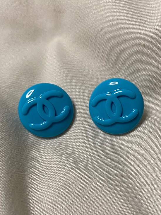 Jewelry - ChaneI Robin Blue Resin Logo Round Stud Earrings BEAUTIFUL!!!
